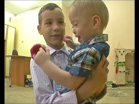 Видео: Вадик и Артур - в рубрике "Жду маму"