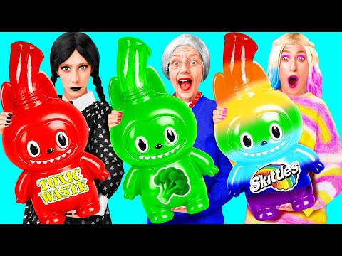 Видео: Кулинарный Челлендж: Уэнсдей Против Бабушки | Потрясающие Кухонные Хитрости от DoDo Challenge