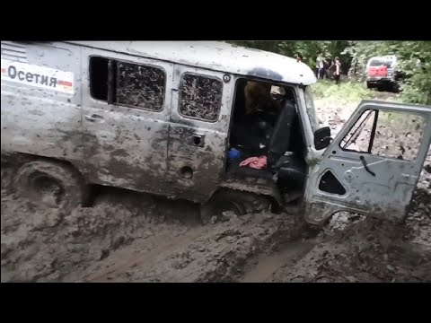 Видео: УТОПИЛИ БУХАНКУ В ГРЯЗИ. 😎 спор между Уазиками