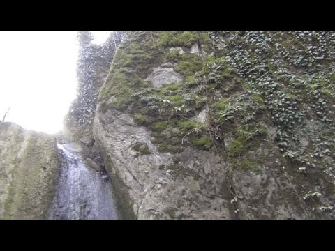 Видео: Поход выходного дня через кабанью тропу к водопаду Стена.