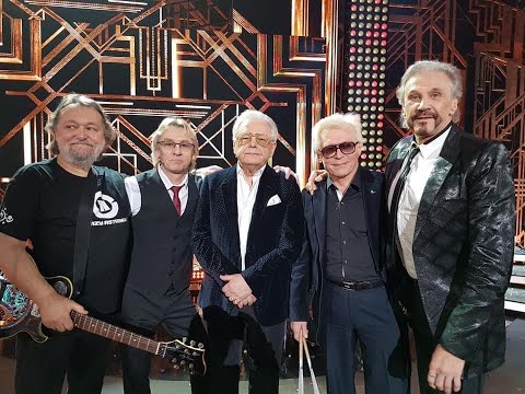 Видео: "Двадцать лет спустя" и рок-группа "Аракс"