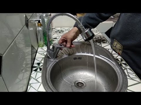 Видео: Замена шланга в гибком гусаке смесителя.