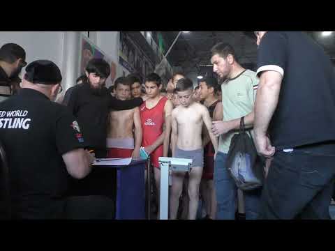 Видео: Взвешивание борцов
