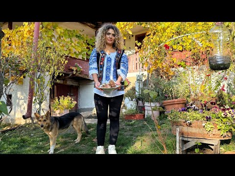 Видео: ОДИНОЧНАЯ ДЕВУШКА В СЕРДЦЕ ЛЕСА — ТРАДИЦИОННЫЙ РЕЦЕПТ СВИНЫХ НОЖЕК