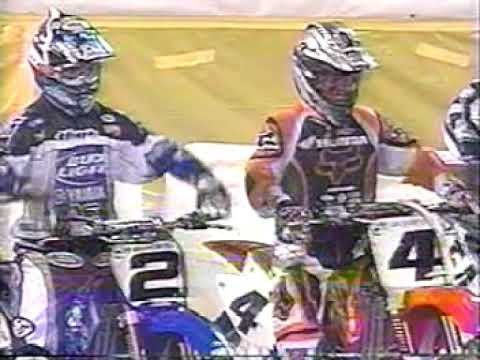 Видео: 2002 Анахайм 3 250cc Заезд 2 Джереми Макграт против Рики Кармайкла
