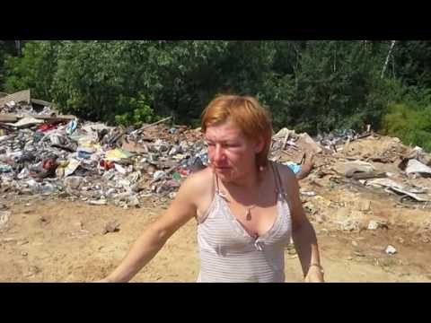 Видео: Чехов / Женщина бомж на Кулаковской свалке // 02.07.2016
