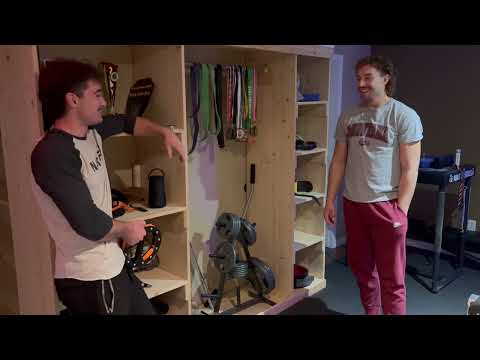 Видео: Подъемы в армрестлинге, которые должен попробовать каждый (при участии Натана и Люка)