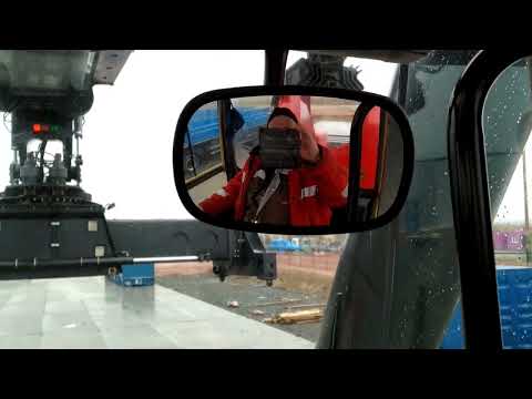 Видео: Большой погрузчик контейнеров