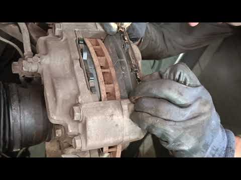 Видео: Передние колодки Ленд Крузер -100. Замена.