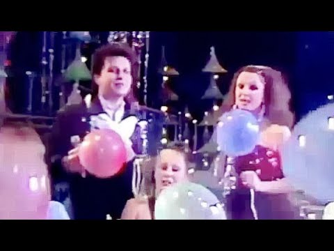 Видео: Новогодние игрушки.А.Ротару А.Хоралов ("Шире Круг", 1988 г.)