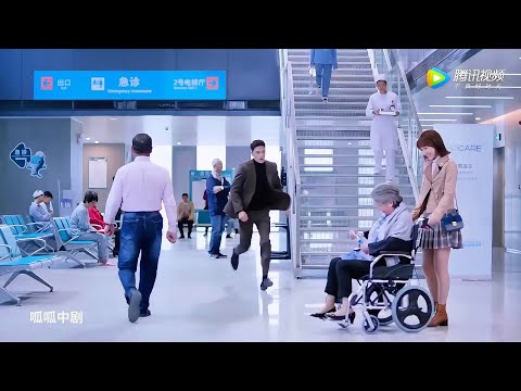 Видео: добрая девушка спасла старушку, неожиданно она оказалась бабушкой генерального директора