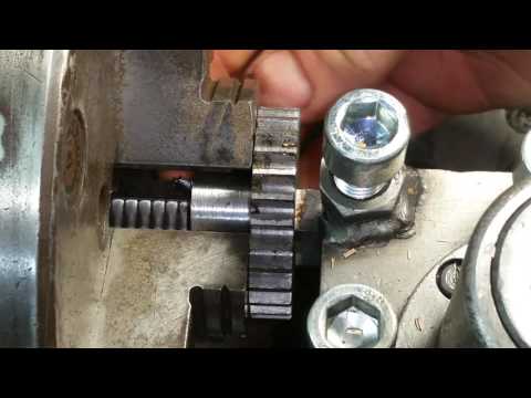 Видео: Шпон паз на токарном станке ИЖ 1и611п, пробуем резать метрические резьбы