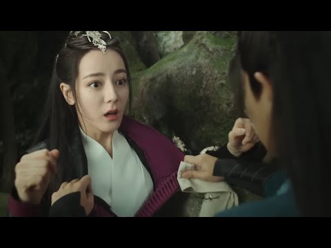 Видео: Водяной хотел помочь повелителю демонов вымыться, чтобы доставить ей удовольствие. Она покраснела