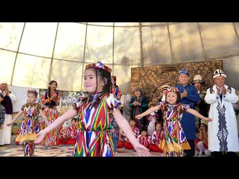 Видео: Ынтымак сүмөлөгүндө парад жана улуттар аралык ынтымактыгы