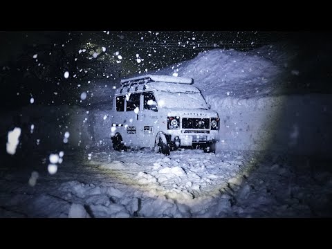 Видео: Застрял в снежной буре: моя одиночная ночь в осажденной машине