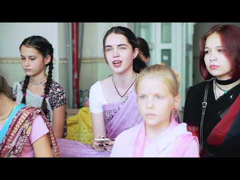 Видео: Кришна таба пунья хабе бхай (детский киртан)