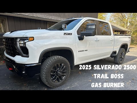 Видео: Мои мысли после 10 тыс. миль на моём Gas 2025 Silverado 2500 Trailboss