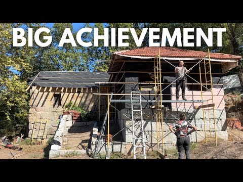 Видео: Каменный дом наконец-то высох! | Ремонт крыши и проблемы с гидротурбиной