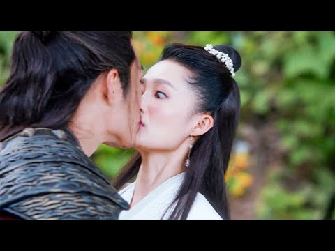 Видео: Я занимался, но он все еще принудительно поцеловал меня и пытался владеть мной