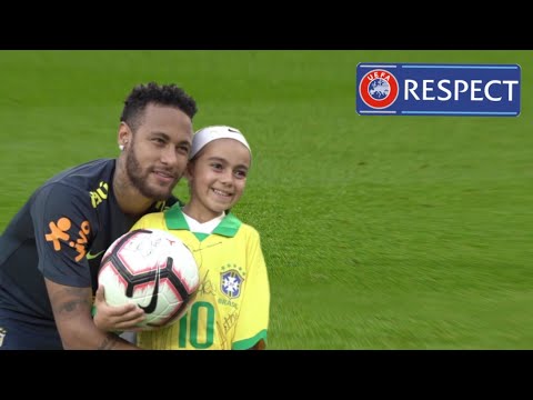 Видео: Когда футболисты отвечают болельщикам