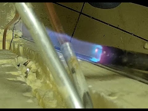 Видео: Hotpoint Ariston   Устранение утечки