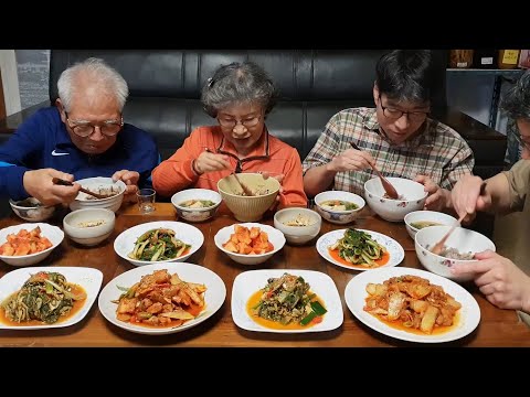 Видео: Деревенская кухня, рецепт тушеной соевой пасты из тыквенных листьев (обжаренная свинина и кимчи)