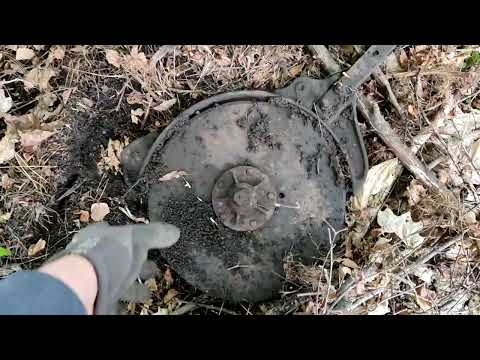 Видео: ОТКРЫЛ ЗАВАЛЕННОЕ МЕСТО! ДИСКОВАТОР, БОЛОТНЫЕ ТРАКИ! СГОРЕВШИЙ СБРОС МЕТАЛЛА