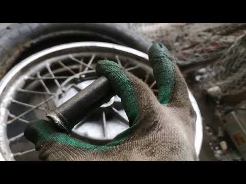 Видео: Замена подшипников и камеры заднего колеса Иж Юпитер 4