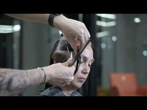 Видео: Одна из самых сложных женских коротких стрижек / Как стричь БОБ каре