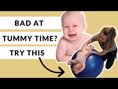 Видео: Почему мой малыш плохо себя чувствует, когда лежит на животике? Прогибы назад на гимнастическом мяче