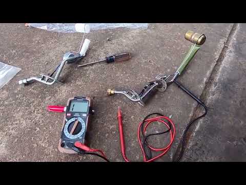 Видео: Проверка и замена блока подачи топлива. Chevrolet 1955 56 57