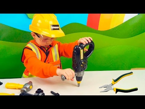 Видео: Маленький строитель Даник и Игры с Игрушками для мальчиков - Детские инструменты и машинка Bruder