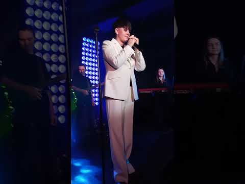 Видео: Эмма М Мумий тролль бар завершение концерта  22.02 .2025