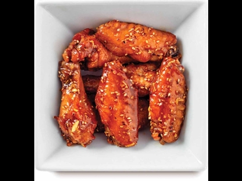 Видео: Крылышки в медово-соевом соусе в духовке. Крылышки в духовке.