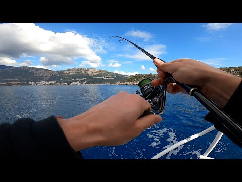 Видео: Троллим и рыбачим с лодки в Каше, Турция