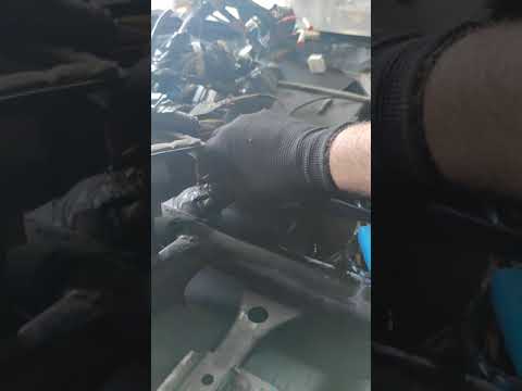 Видео: штатное место предохранителей Тойота альфард