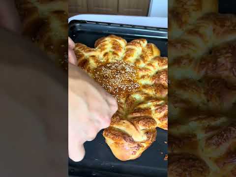 Видео: Пиріг з часником та сиром