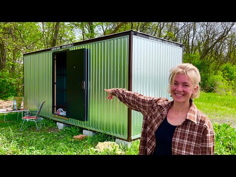 Видео: ТЕПЕРЬ мы БУДЕМ ЖИТЬ В БЫТОВКЕ