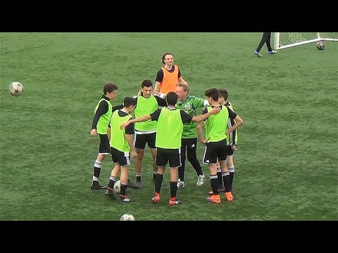 Видео: SoccerCoachTV.com — США, тренировка бросков 2 на 1