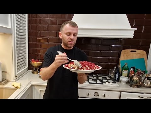 Видео: Салат ЦАРСКИЙ НА НОВЫЙ ГОД очень вкусный