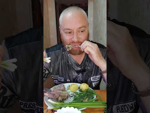 Видео: На ужин варёная баранина с картошкой и зеленью ням ням 😋 . #перекус #мукбангнарусском 