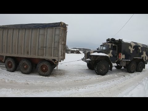 Видео: Если у тебя УРАЛ, помоги дальнобойщику!!!!