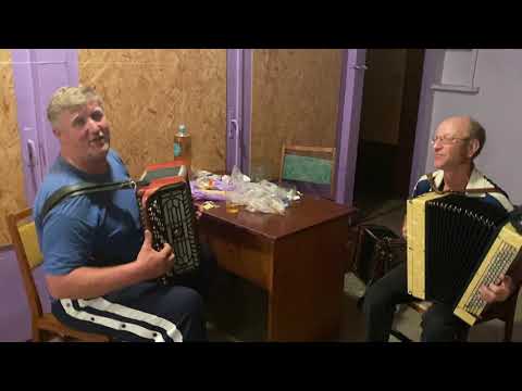 Видео: Гуляю сам!!! Суперово поют два кума под баян - для друзей!!! Two godfathers sing to the accordion!!!