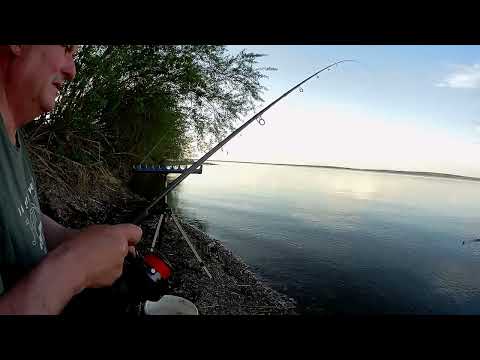 Видео: Серьёзная рыбалка с ночёвкой, на озере Белом.