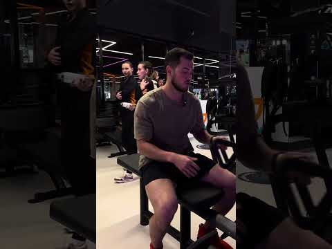 Видео: Горизонтальная тяга узким хватом / параллельным хватом