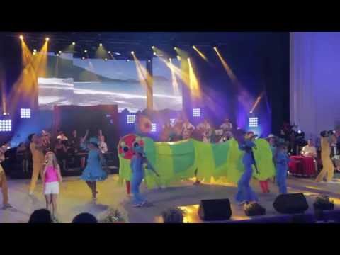 Видео: Шарен карнавал 2015 Бургас