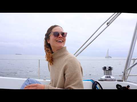 Видео: Мы живем на парусной лодке в Скандинавии. Вот почему вам не стоит...
