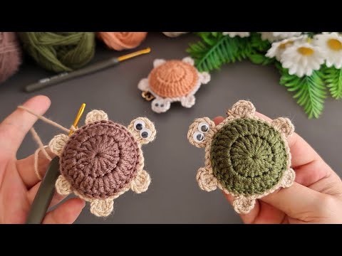 Видео: Вязаная крючком черепаха для начинающих. Я сделала их много и все продала. Вязаный крючком брелок.