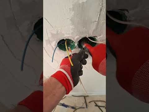 Видео: Как установить розетки