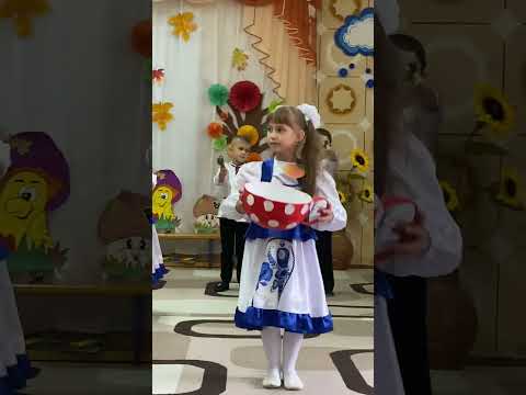 Видео: Арина осень детский сад 